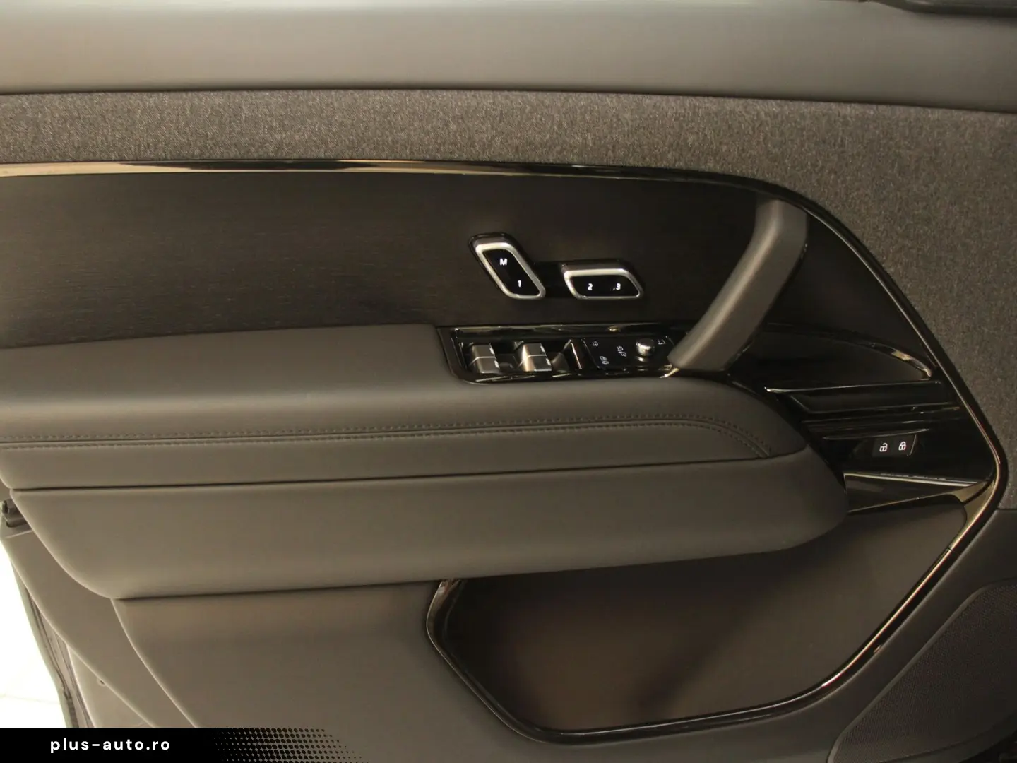 LAND ROVER Range Rover Sport D300 Dynamic SE AHK Pano DAB