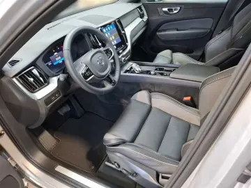 VOLVO XC60 Recharge Plus Dark AWD Assistenzpaket