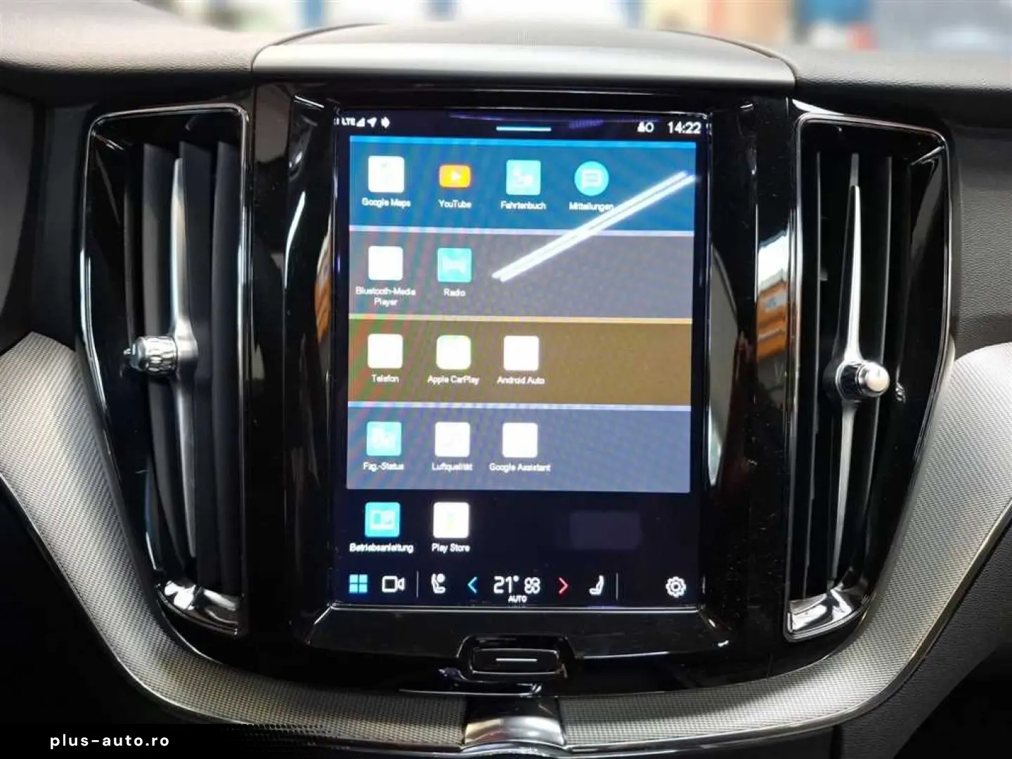 VOLVO XC60 Recharge Plus Dark AWD Assistenzpaket