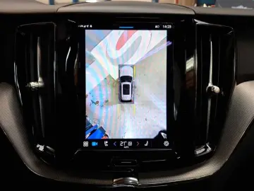 VOLVO XC60 Recharge Plus Dark AWD Assistenzpaket