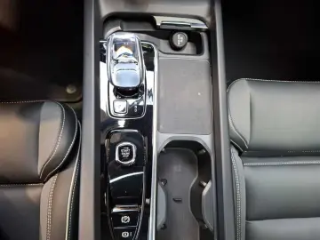 VOLVO XC60 Recharge Plus Dark AWD Assistenzpaket