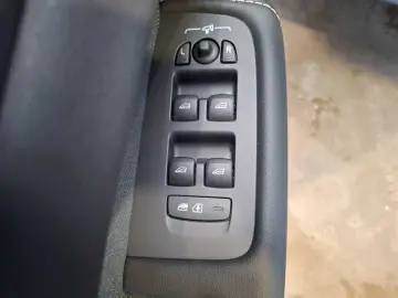 VOLVO XC60 Recharge Plus Dark AWD Assistenzpaket