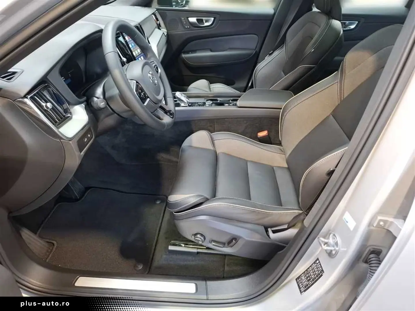 VOLVO XC60 Recharge Plus Dark AWD Assistenzpaket