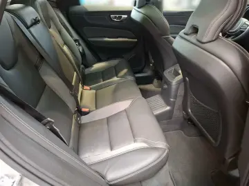 VOLVO XC60 Recharge Plus Dark AWD Assistenzpaket