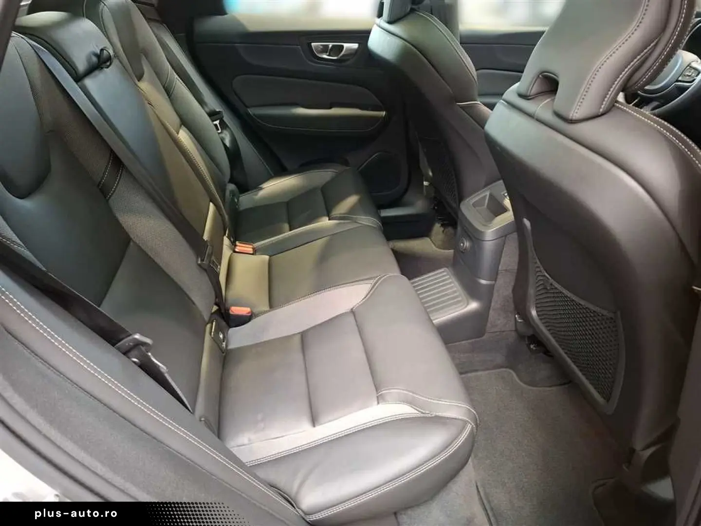 VOLVO XC60 Recharge Plus Dark AWD Assistenzpaket