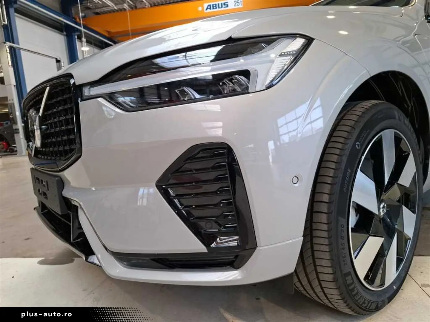 VOLVO XC60 Recharge Plus Dark AWD Assistenzpaket