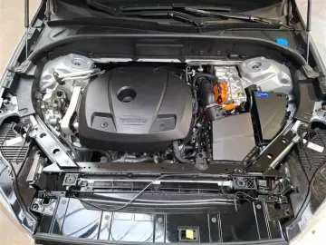 VOLVO XC60 Recharge Plus Dark AWD Assistenzpaket