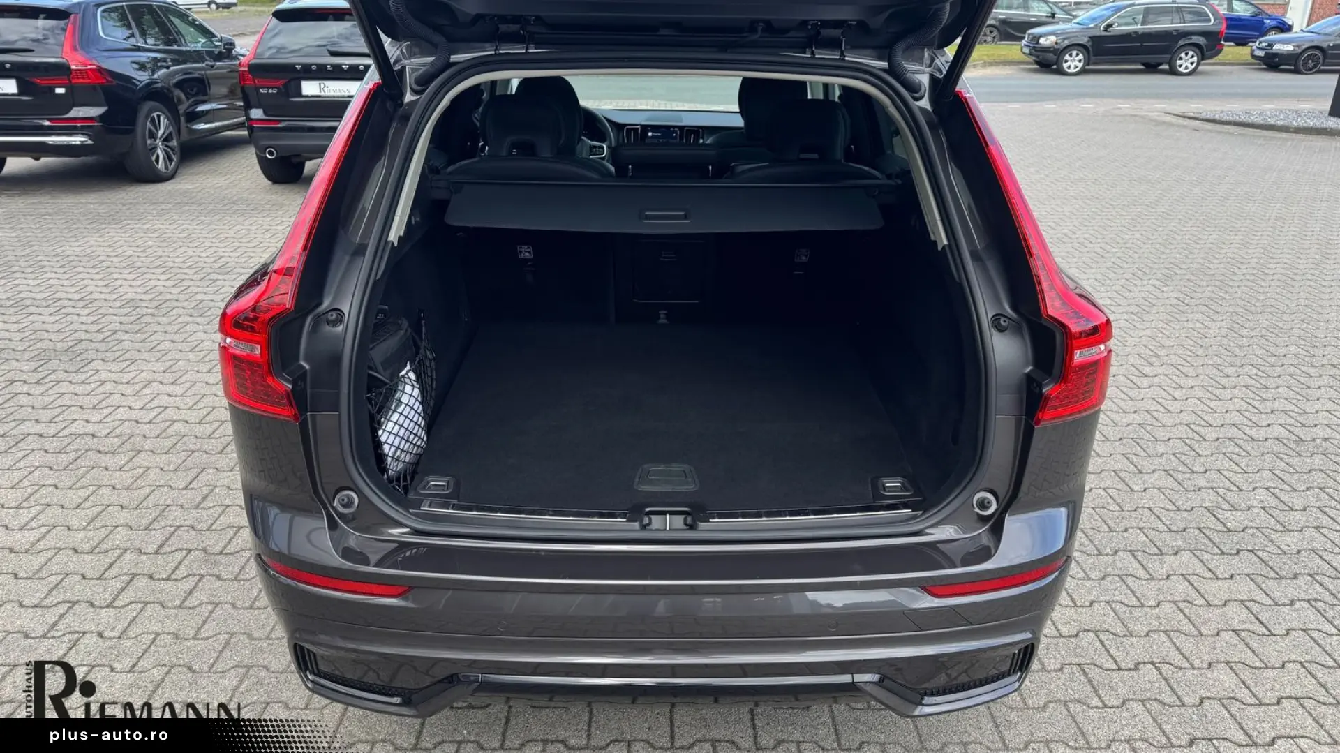 VOLVO XC60 T6 PHEV Plus Dark   Business-Paket