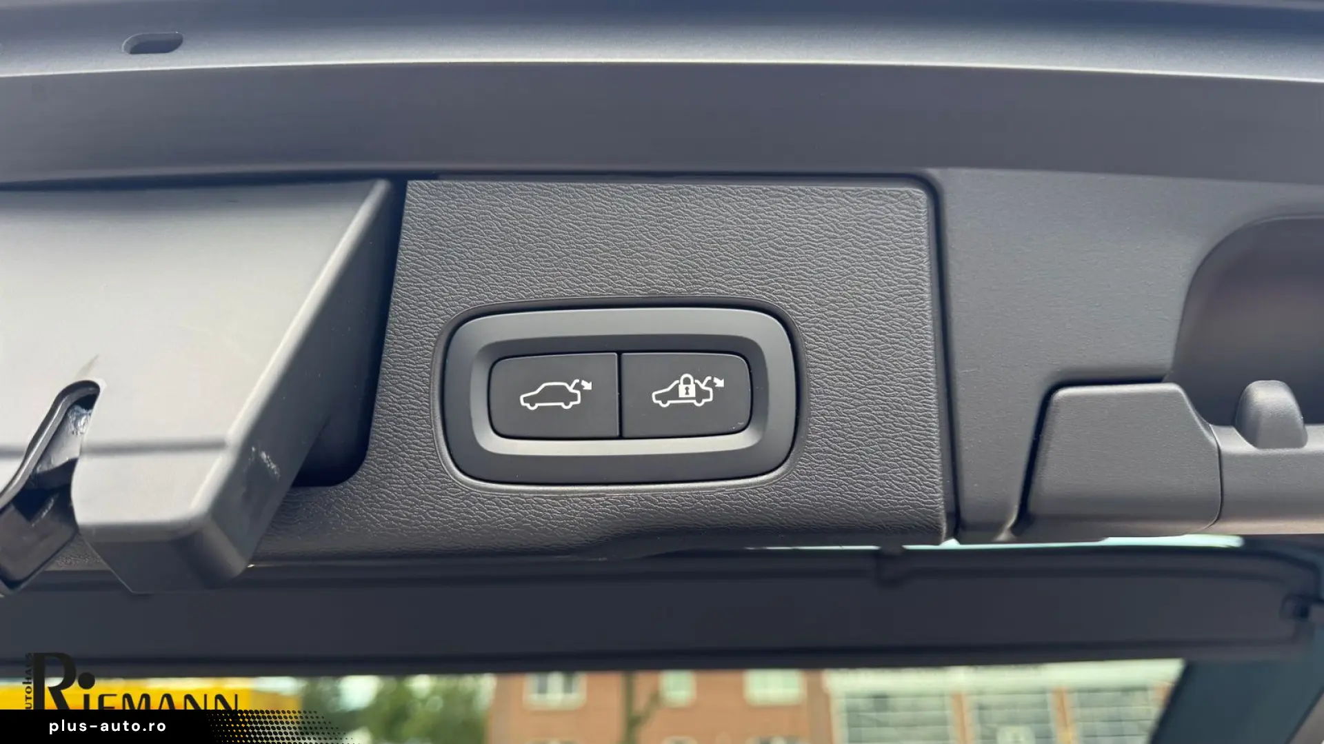 VOLVO XC60 T6 PHEV Plus Dark   Business-Paket