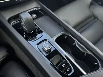 VOLVO XC60 T6 PHEV Plus Dark   Business-Paket