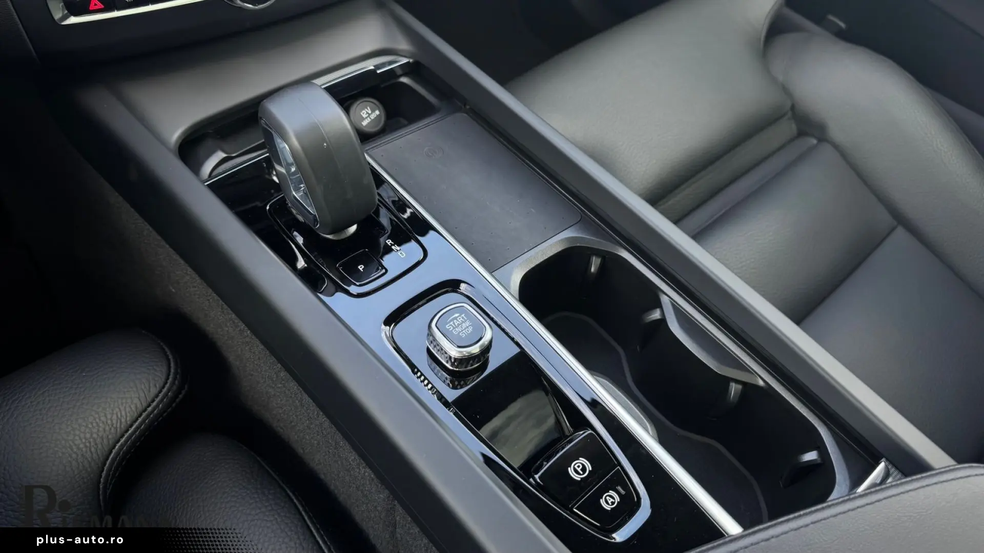 VOLVO XC60 T6 PHEV Plus Dark   Business-Paket