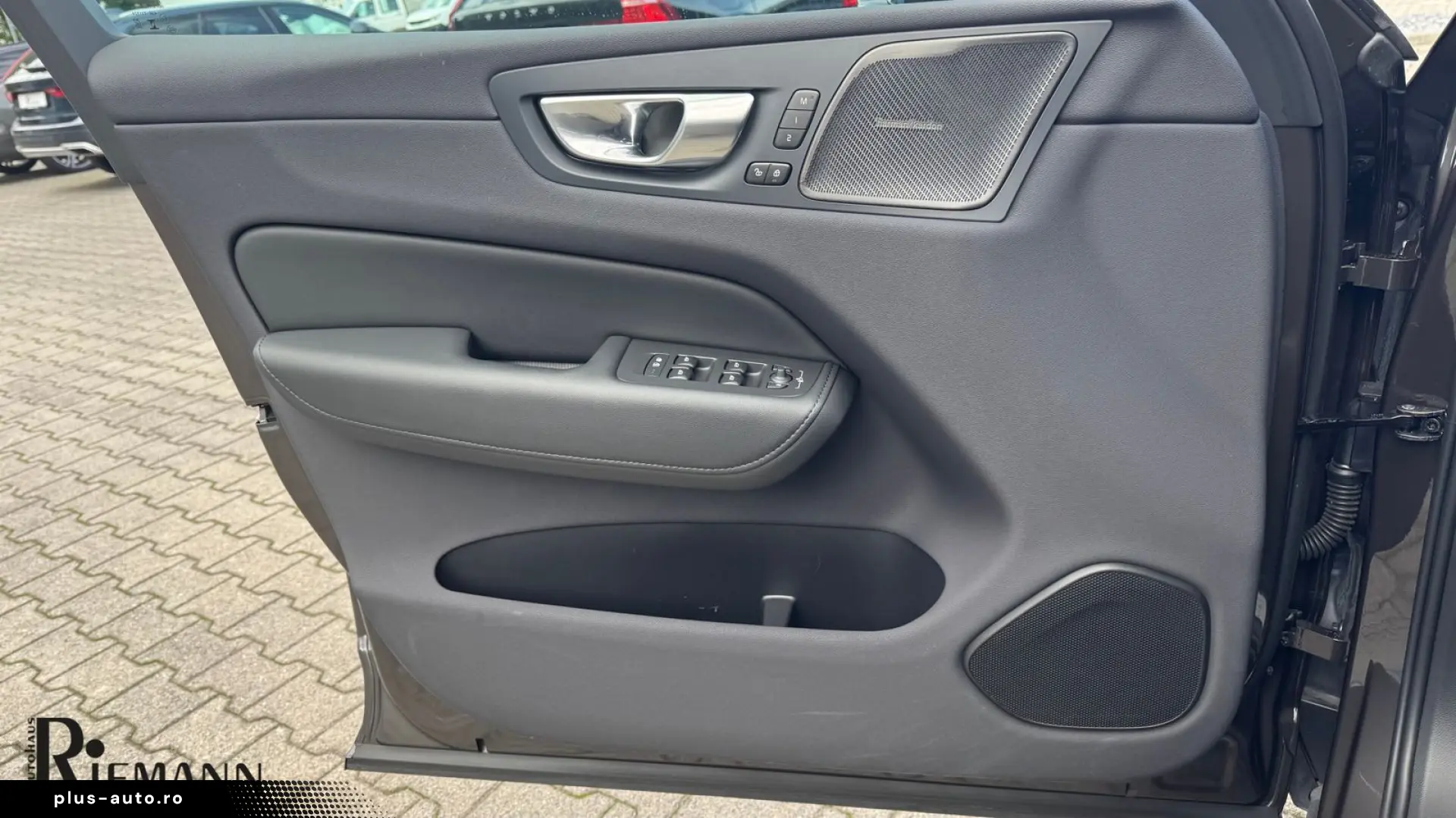 VOLVO XC60 T6 PHEV Plus Dark   Business-Paket