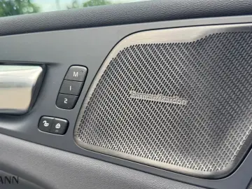 VOLVO XC60 T6 PHEV Plus Dark   Business-Paket