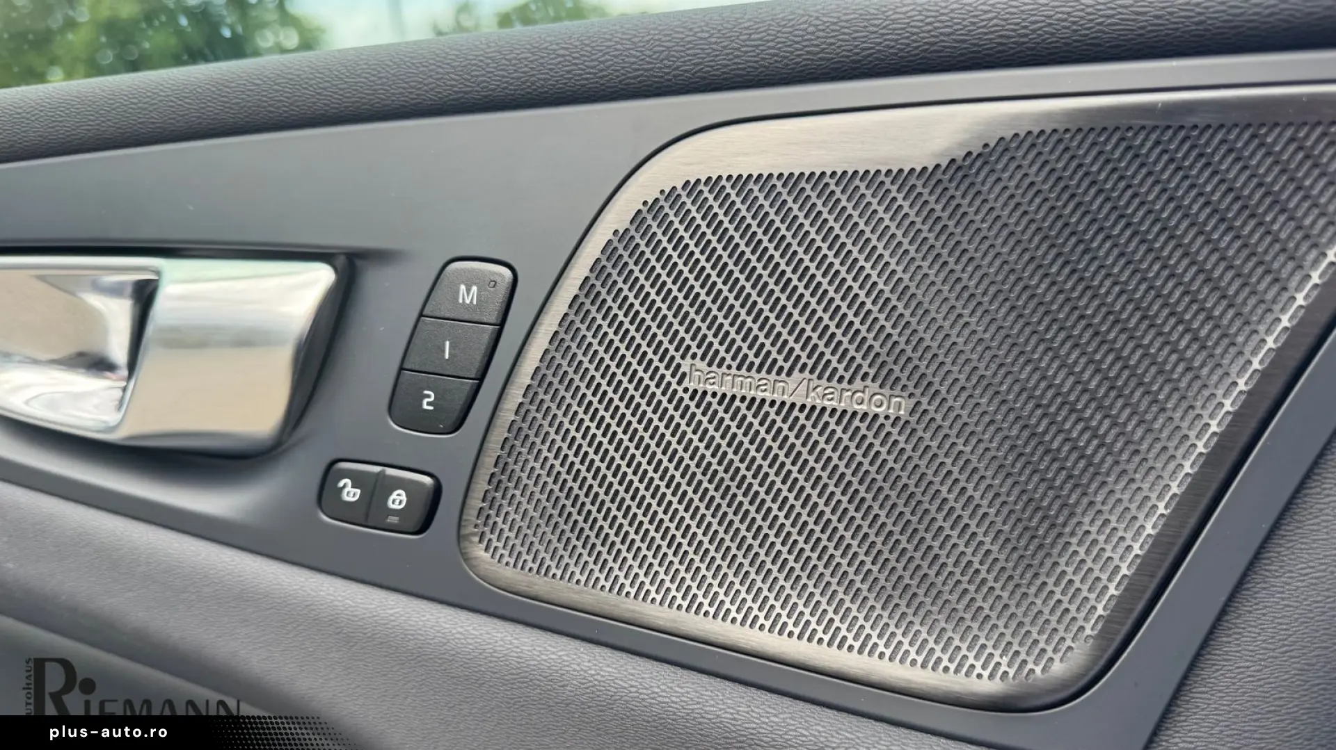 VOLVO XC60 T6 PHEV Plus Dark   Business-Paket