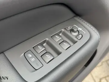 VOLVO XC60 T6 PHEV Plus Dark   Business-Paket