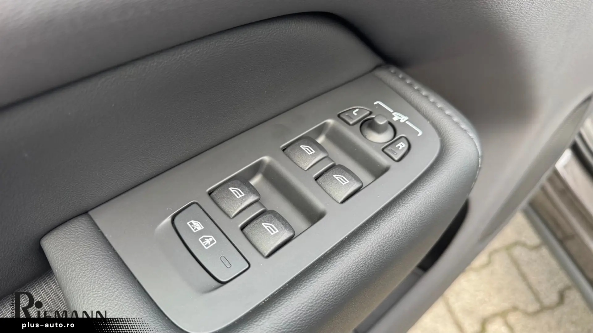 VOLVO XC60 T6 PHEV Plus Dark   Business-Paket