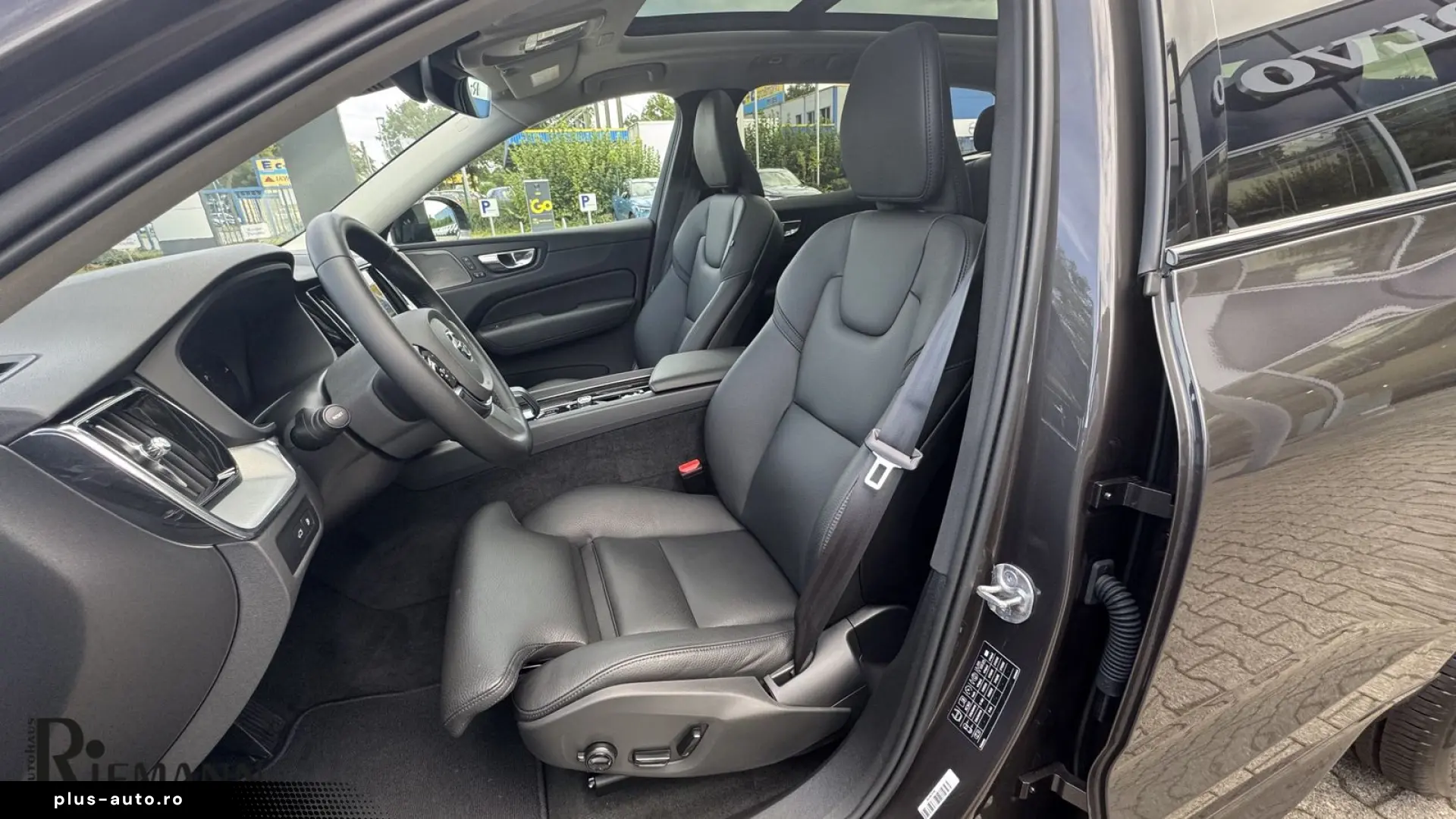 VOLVO XC60 T6 PHEV Plus Dark   Business-Paket