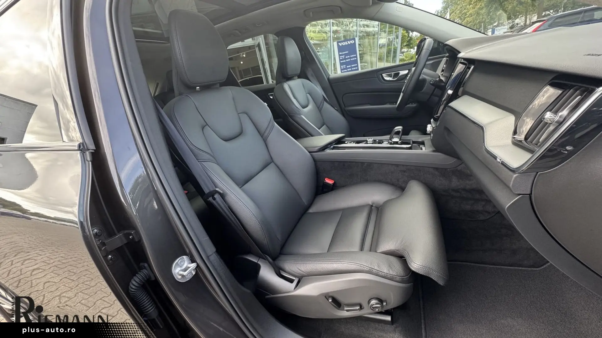 VOLVO XC60 T6 PHEV Plus Dark   Business-Paket