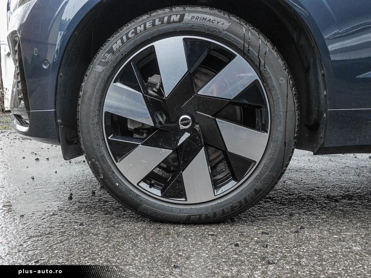 VOLVO XC60 Plus Dark Recharge Plug-In Hybrid AWD T6 Tw