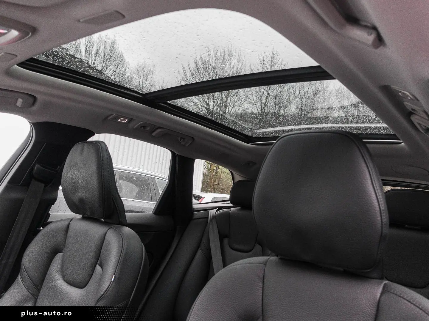 VOLVO XC60 Plus Dark Recharge Plug-In Hybrid AWD T6 Tw