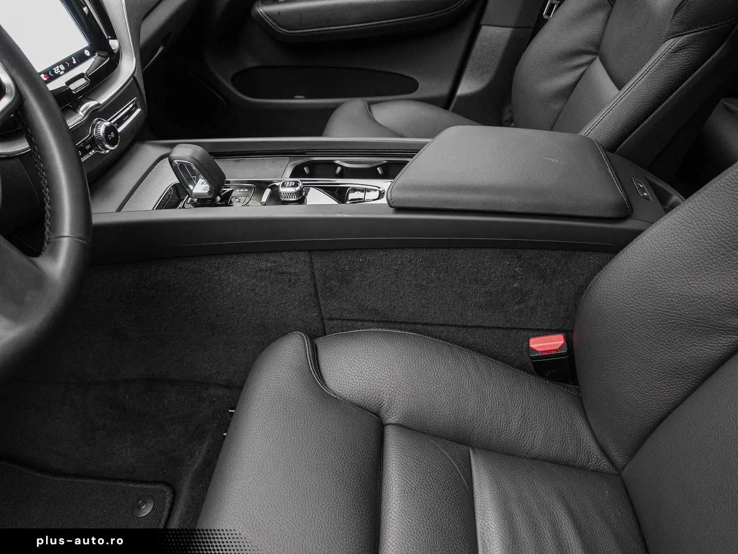 VOLVO XC60 Plus Dark Recharge Plug-In Hybrid AWD T6 Tw