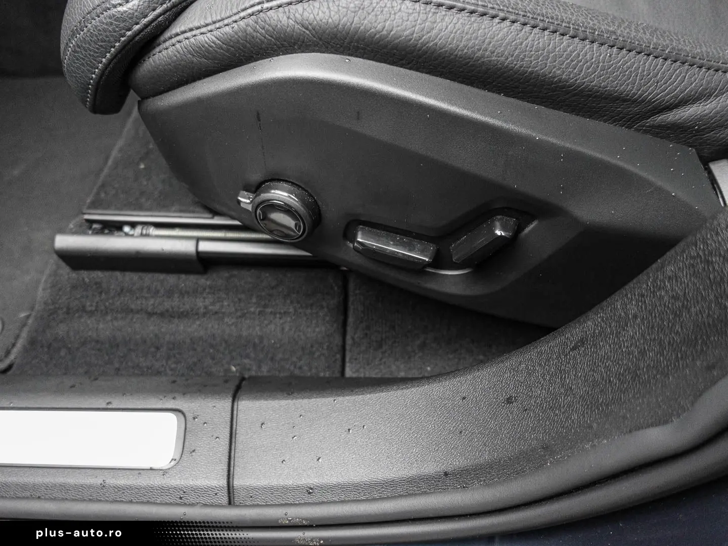 VOLVO XC60 Plus Dark Recharge Plug-In Hybrid AWD T6 Tw