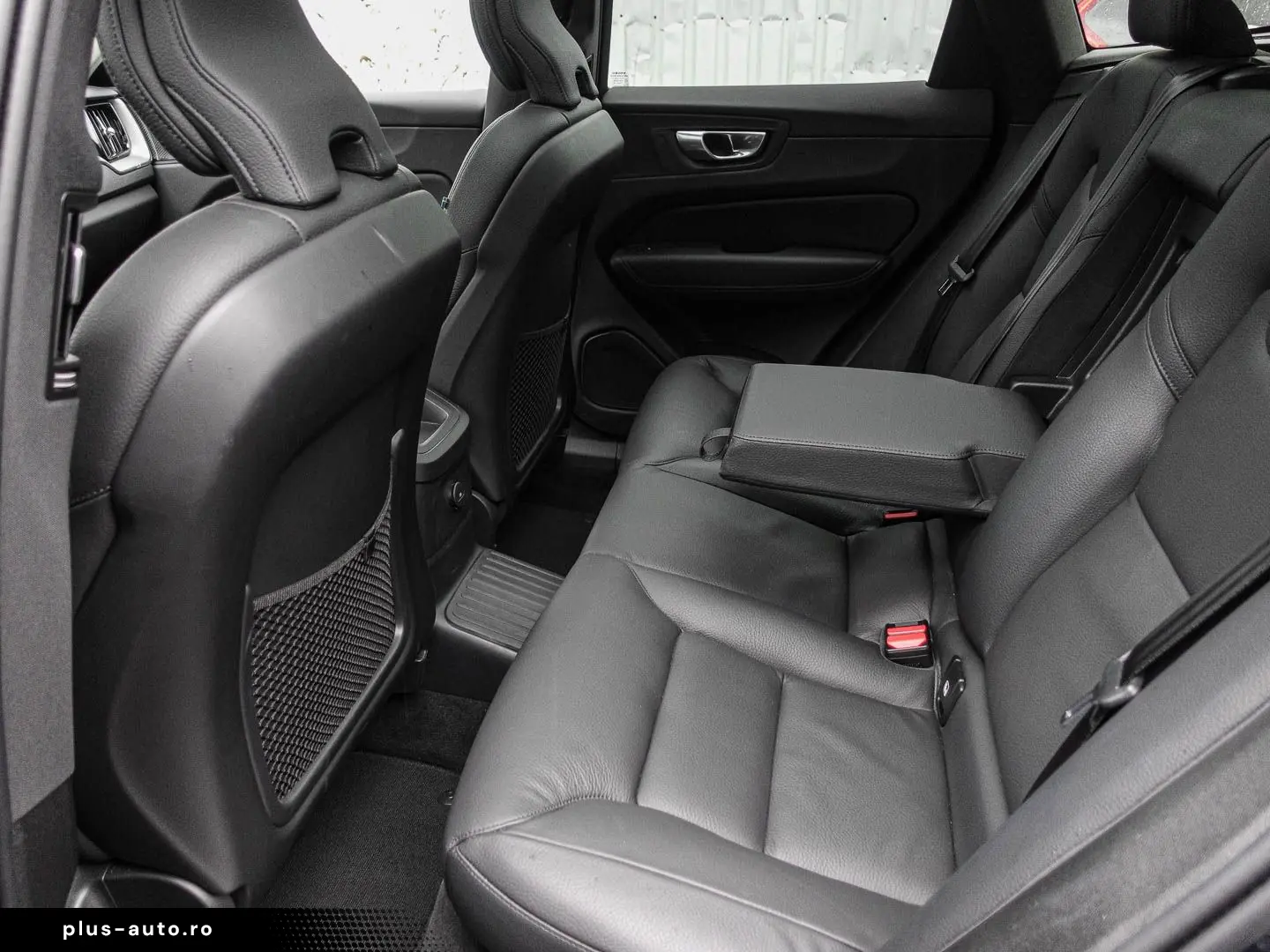 VOLVO XC60 Plus Dark Recharge Plug-In Hybrid AWD T6 Tw