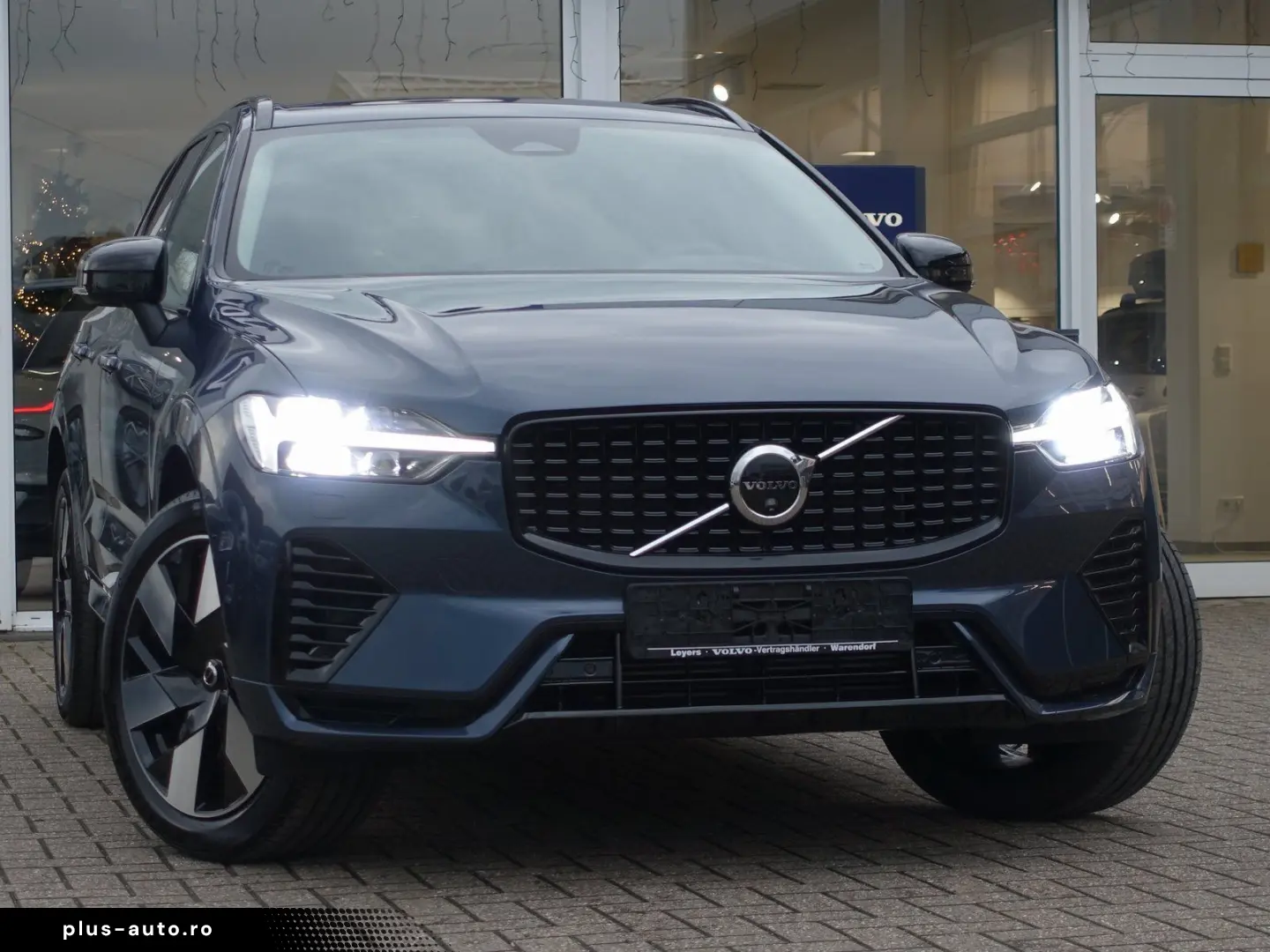VOLVO XC60 Plus Dark T6 AWD Plug-in Alarm 360  Pano