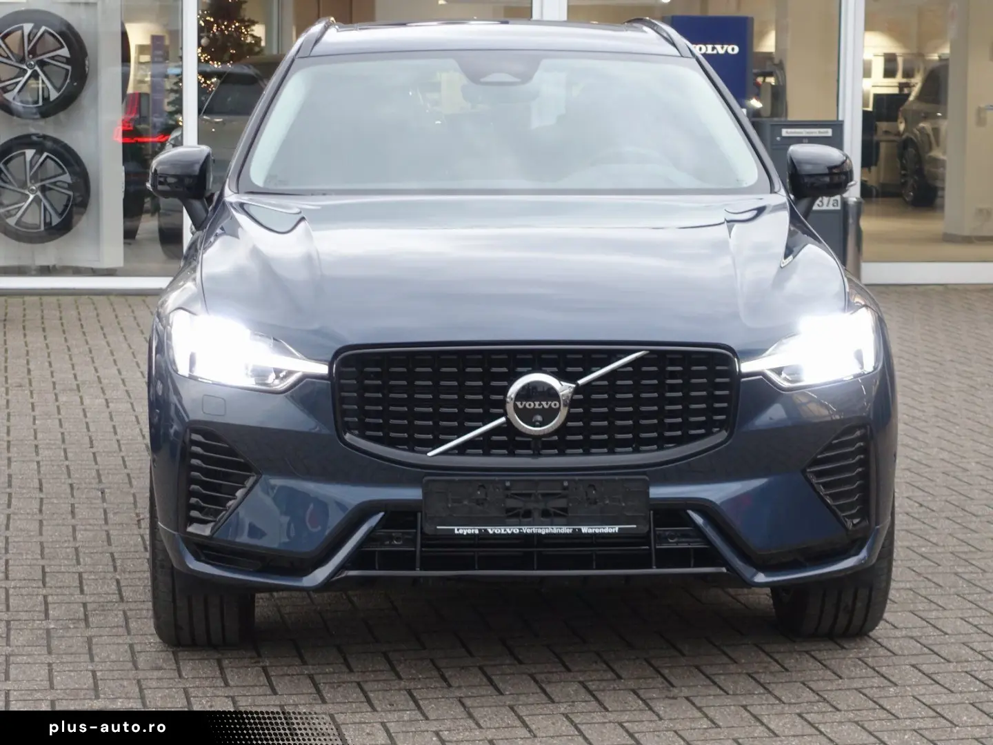 VOLVO XC60 Plus Dark T6 AWD Plug-in Alarm 360  Pano