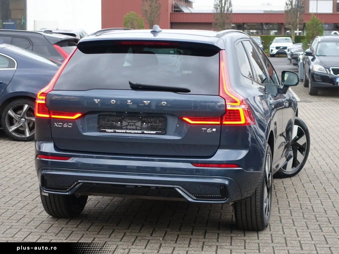VOLVO XC60 Plus Dark T6 AWD Plug-in Alarm 360  Pano