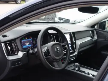 VOLVO XC60 Plus Dark T6 AWD Plug-in Alarm 360  Pano