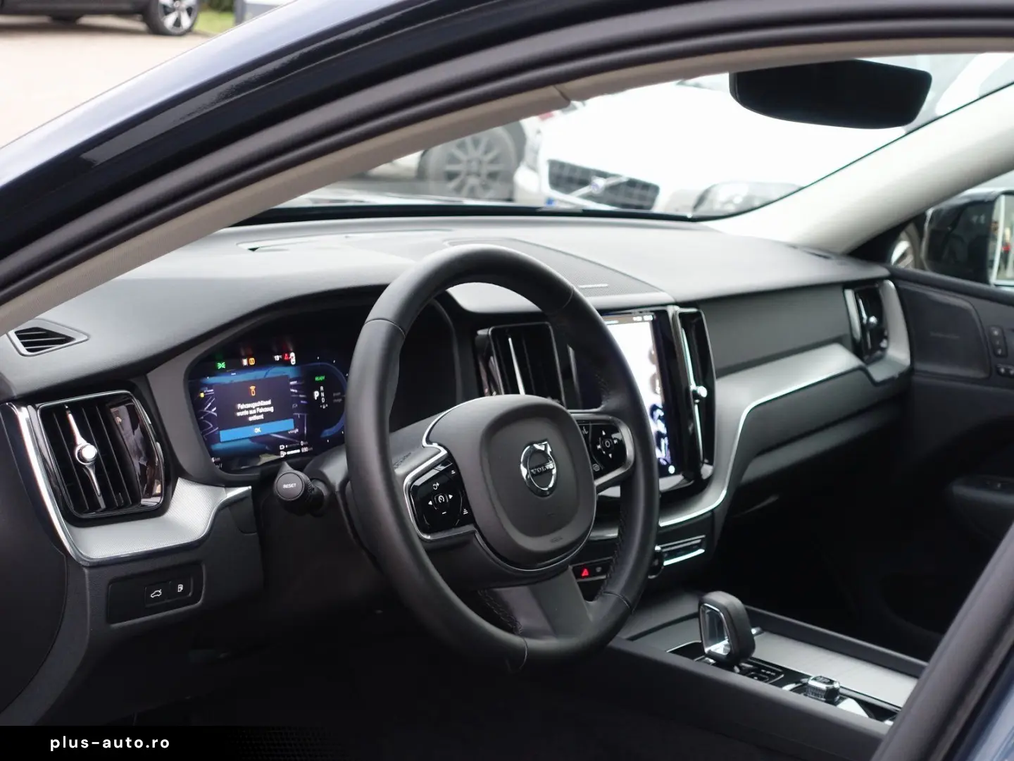 VOLVO XC60 Plus Dark T6 AWD Plug-in Alarm 360  Pano