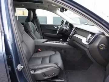 VOLVO XC60 Plus Dark T6 AWD Plug-in Alarm 360  Pano