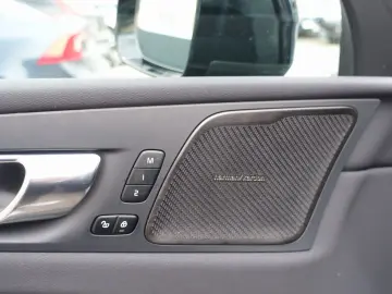 VOLVO XC60 Plus Dark T6 AWD Plug-in Alarm 360  Pano