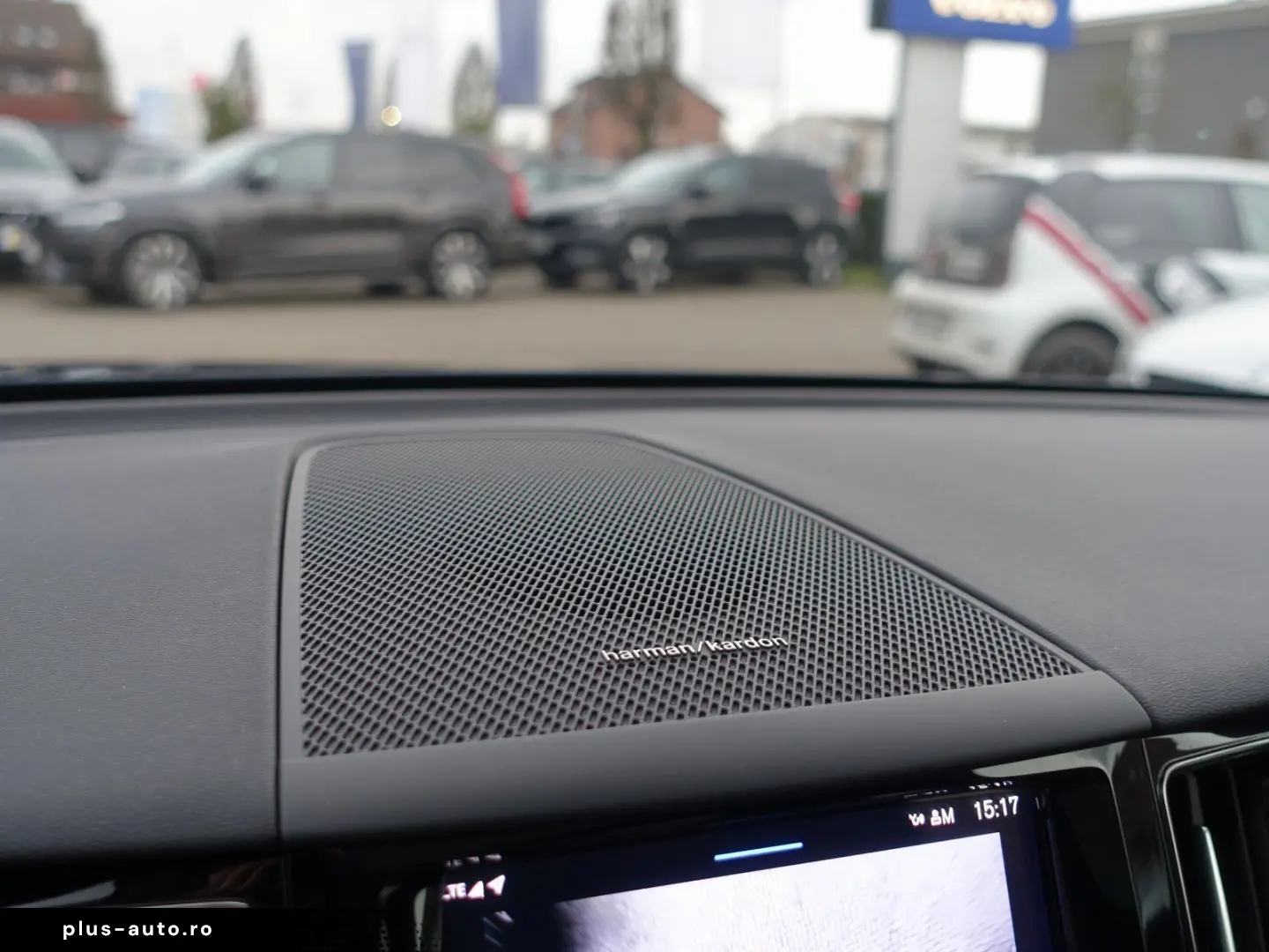 VOLVO XC60 Plus Dark T6 AWD Plug-in Alarm 360  Pano