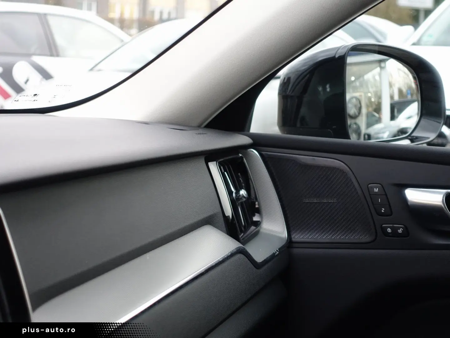 VOLVO XC60 Plus Dark T6 AWD Plug-in Alarm 360  Pano