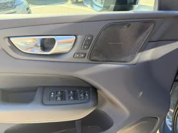 VOLVO XC60 T6 AWD Plug-in Hybrid Plus Dark 360  Busine