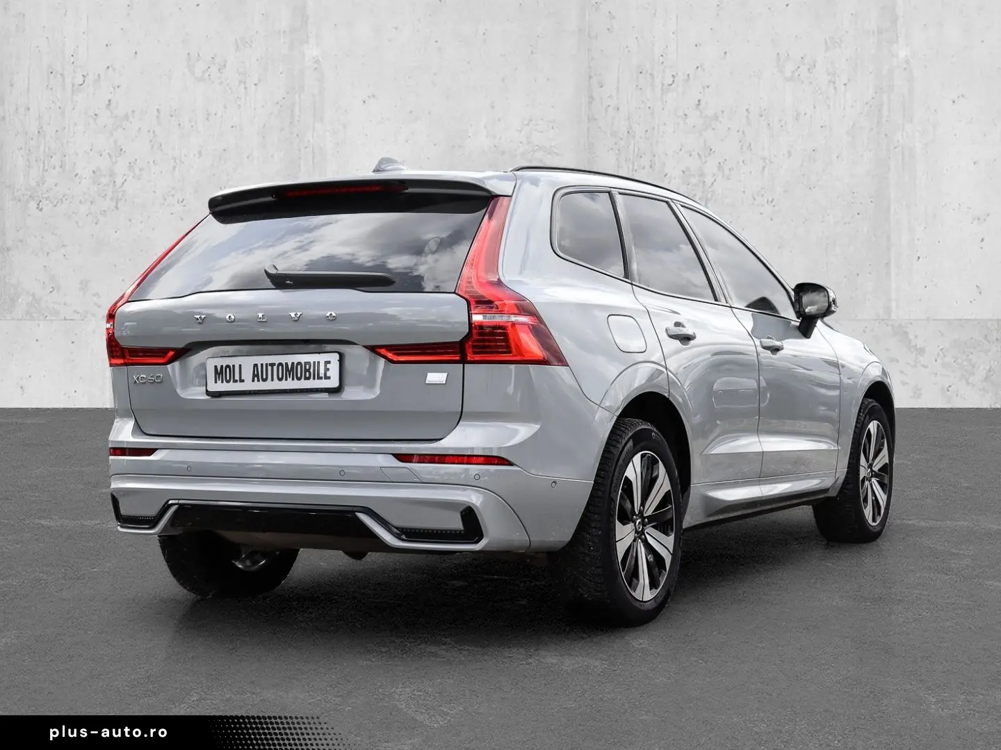 VOLVO XC60 R Design Plus Dark Recharge Plug-In Hybrid