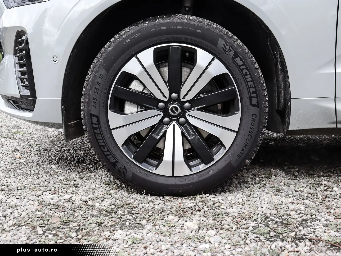 VOLVO XC60 R Design Plus Dark Recharge Plug-In Hybrid