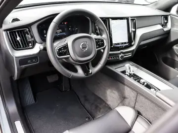 VOLVO XC60 R Design Plus Dark Recharge Plug-In Hybrid