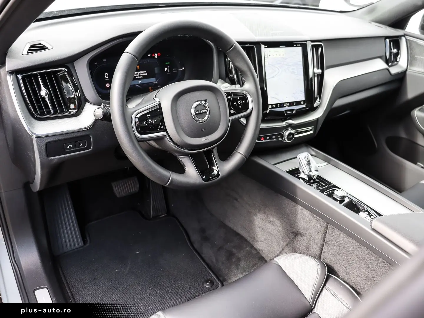 VOLVO XC60 R Design Plus Dark Recharge Plug-In Hybrid