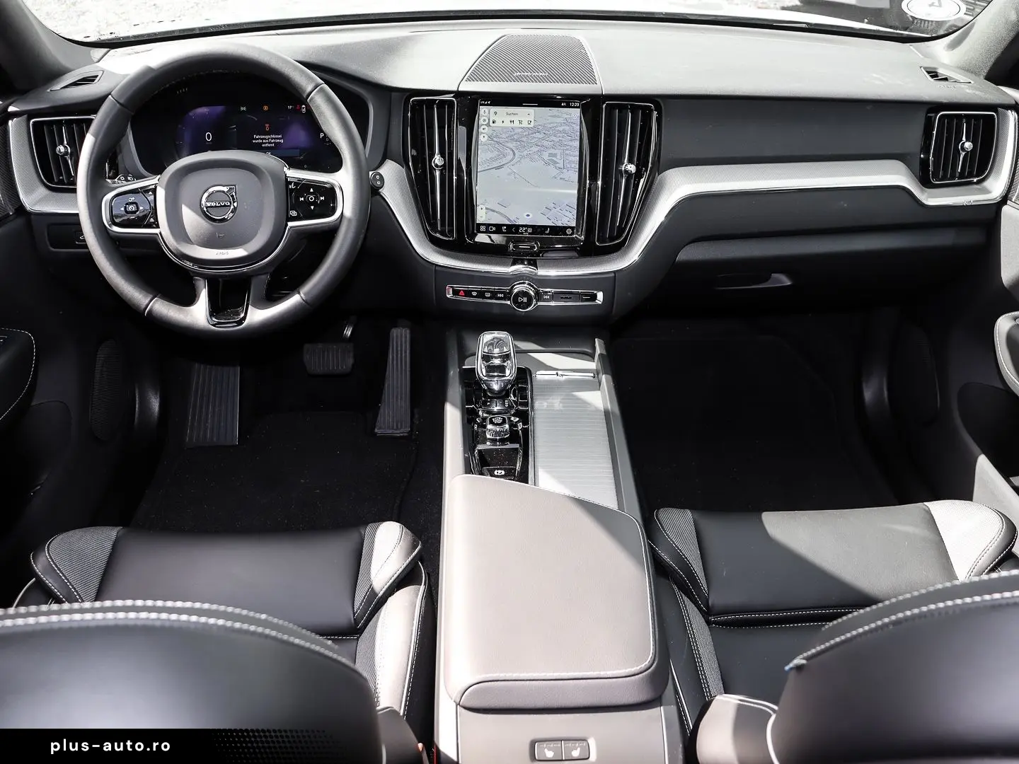 VOLVO XC60 R Design Plus Dark Recharge Plug-In Hybrid