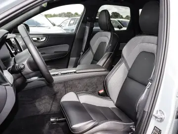 VOLVO XC60 R Design Plus Dark Recharge Plug-In Hybrid