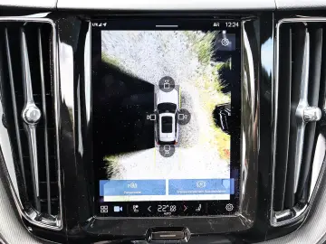 VOLVO XC60 R Design Plus Dark Recharge Plug-In Hybrid