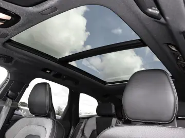 VOLVO XC60 R Design Plus Dark Recharge Plug-In Hybrid