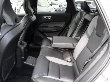 VOLVO XC60 R Design Plus Dark Recharge Plug-In Hybrid