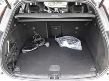 VOLVO XC60 R Design Plus Dark Recharge Plug-In Hybrid