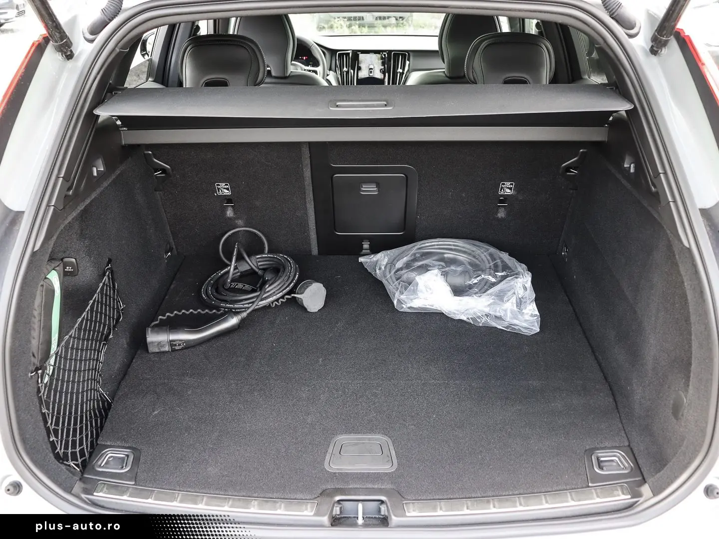 VOLVO XC60 R Design Plus Dark Recharge Plug-In Hybrid