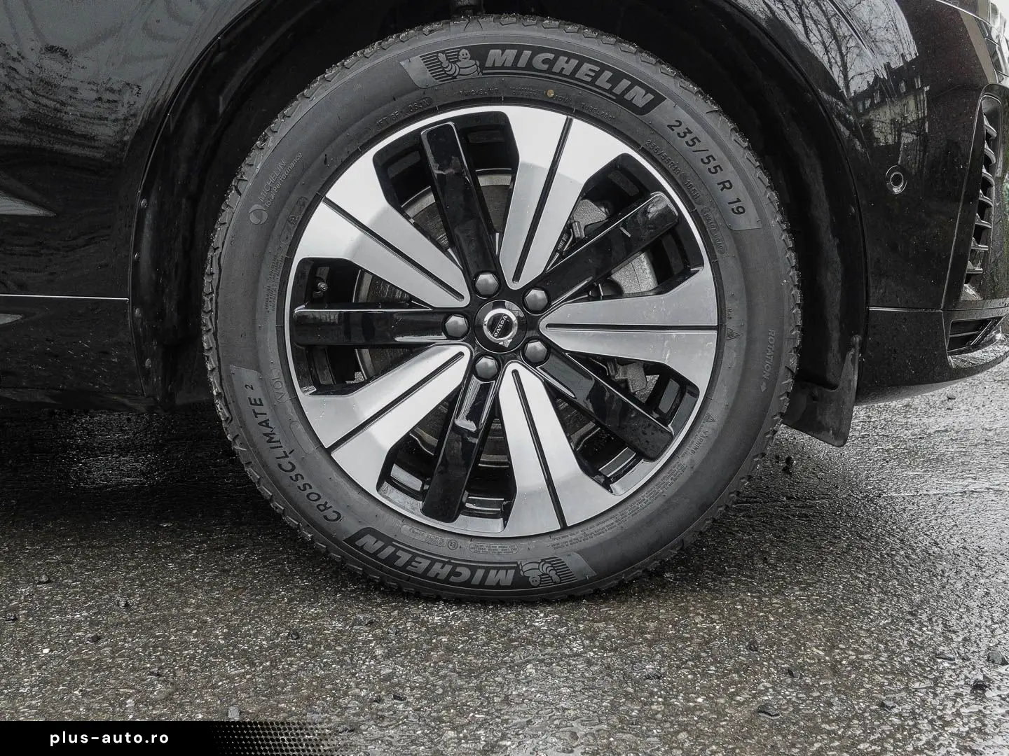 VOLVO XC60 Plus Dark Recharge Plug-In Hybrid AWD T6 Tw