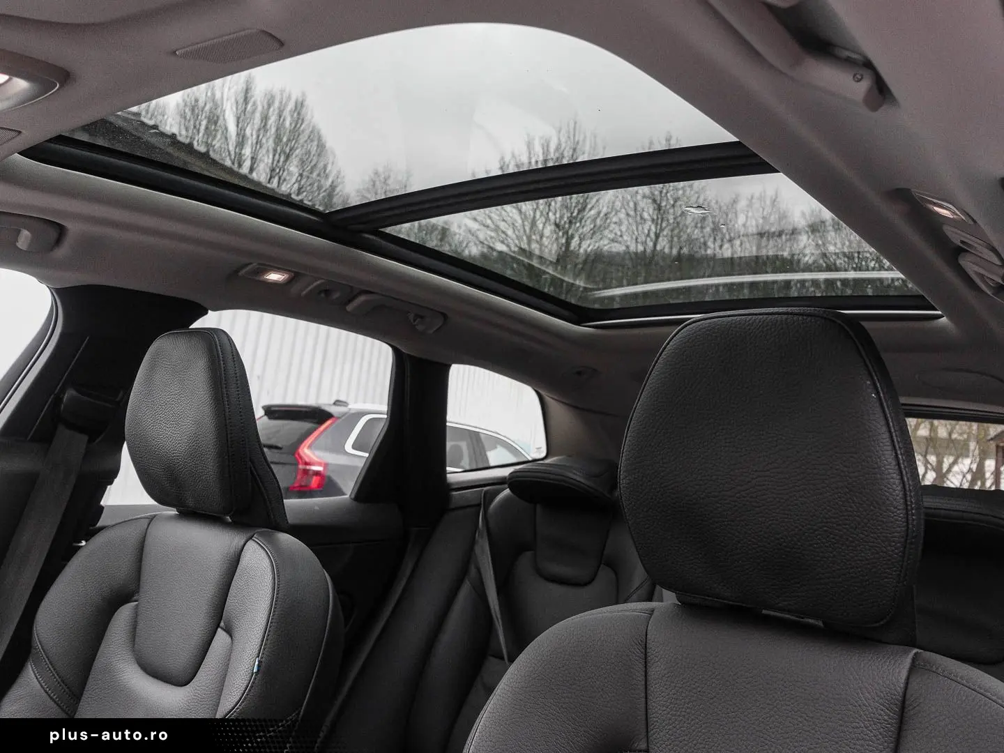 VOLVO XC60 Plus Dark Recharge Plug-In Hybrid AWD T6 Tw